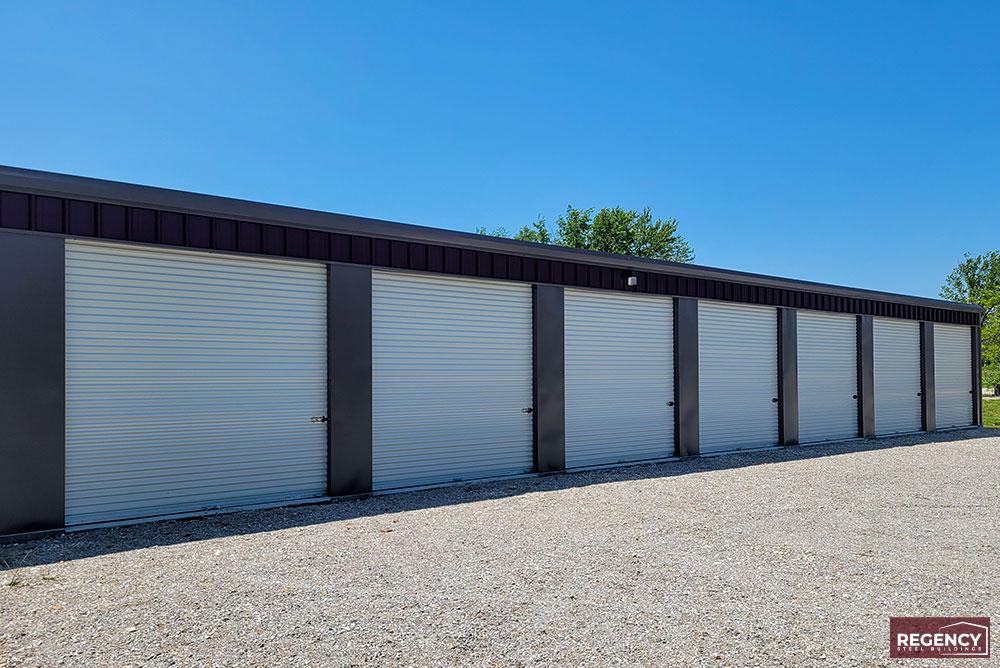 mini-storage-missouri steel mini storage with large white doors